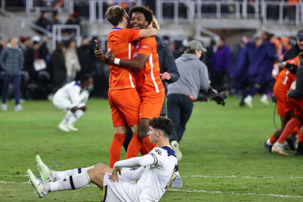 詹姆斯做出 詹姆斯做出